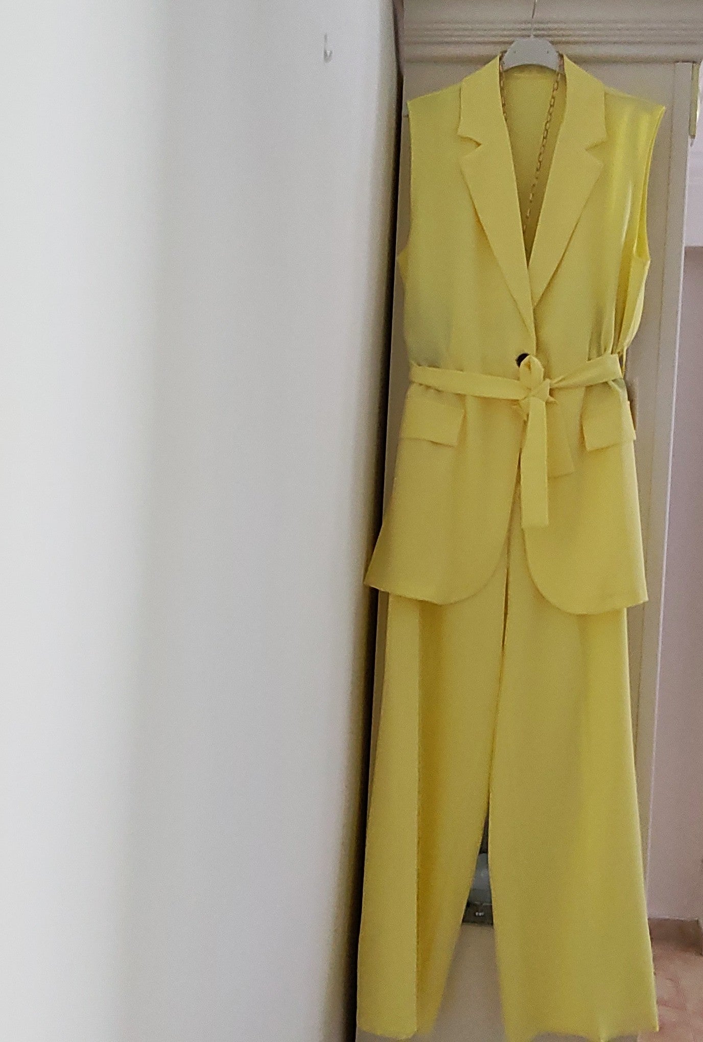 Oferta lanzamiento!! Traje de chaqueta de vestir sin mangas pantalón ancho con pinzas , precio 33'90 euros!!