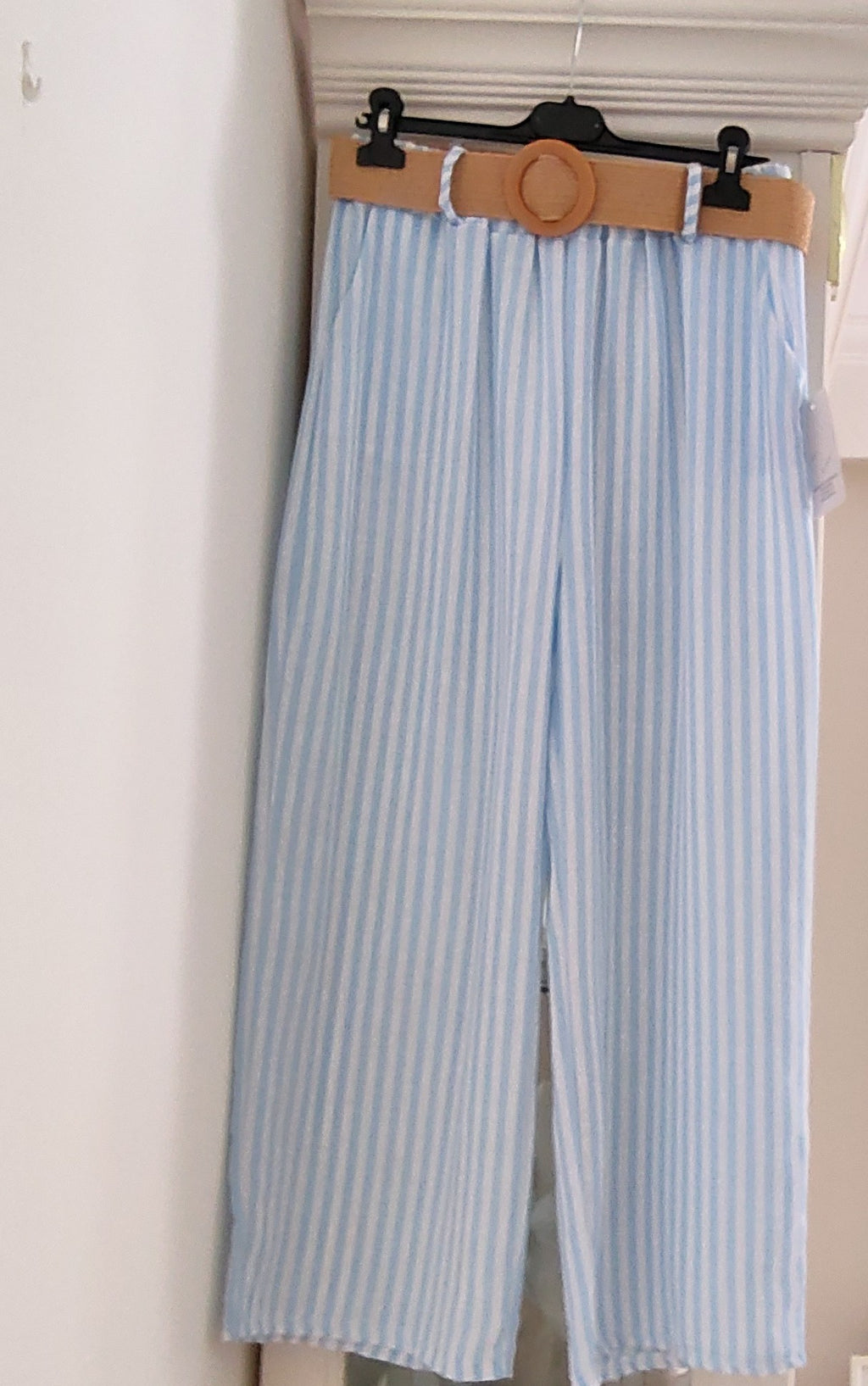 Pantalón a rayas blanco combinado con celeste y blanco con verde caqui ,   juvenil! super fresquito con cinturón rafia! y goma de elástico talla única 13'95 euros,verde caqui con blanco .