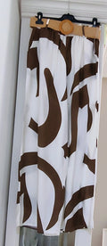 Pantalón juvenil lino color marrón y blanco, con dibujos étnico talla única cintura elástica, 14'50 euros.