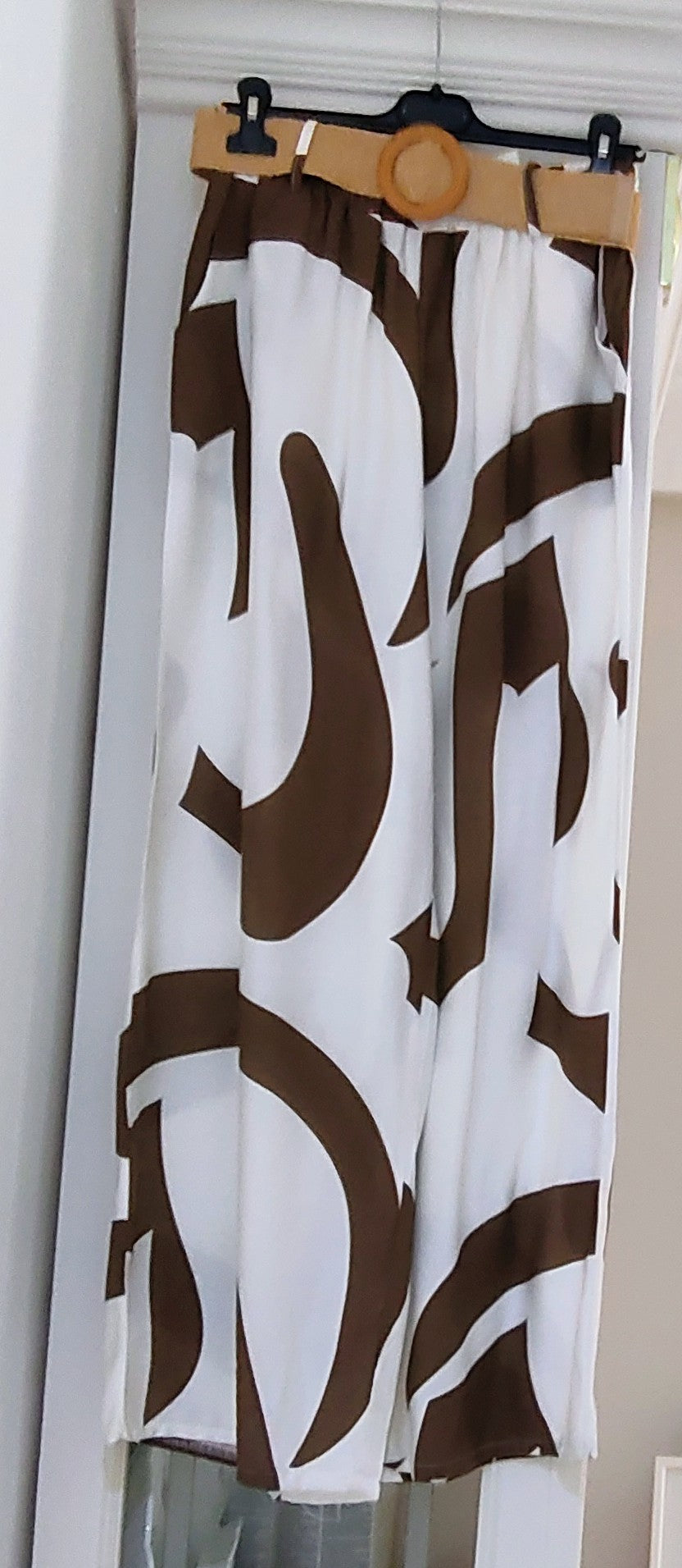 Pantalón juvenil lino color marrón y blanco, con dibujos étnico talla única cintura elástica, 14'50 euros.