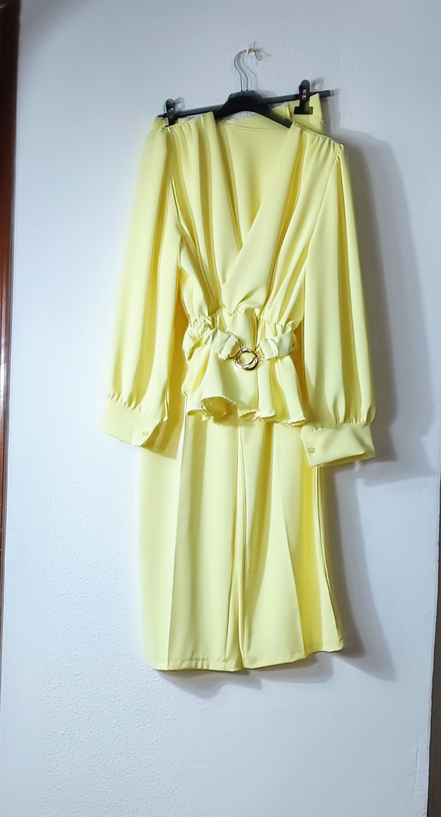 Conjunto de vestir color amarillo suave talla única pata ancha cinturón a juego manga larga calidad increíble!! 34'95