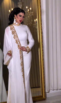 Sección de vestidos de fiestas de super lujo! Vestido blanco y pedrería dorada , largo  ribeteado en cuello puños y todo el filo de la gasa impresionante! Tallas 38 a 48.