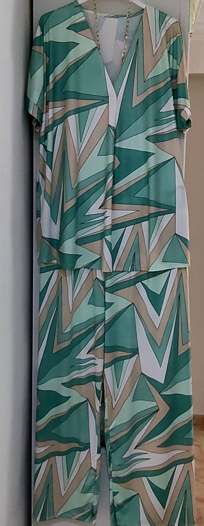 Talla curvi conjunto de blusa y pantalón cinturilla elástica, tejido seda fría.Precio25’50